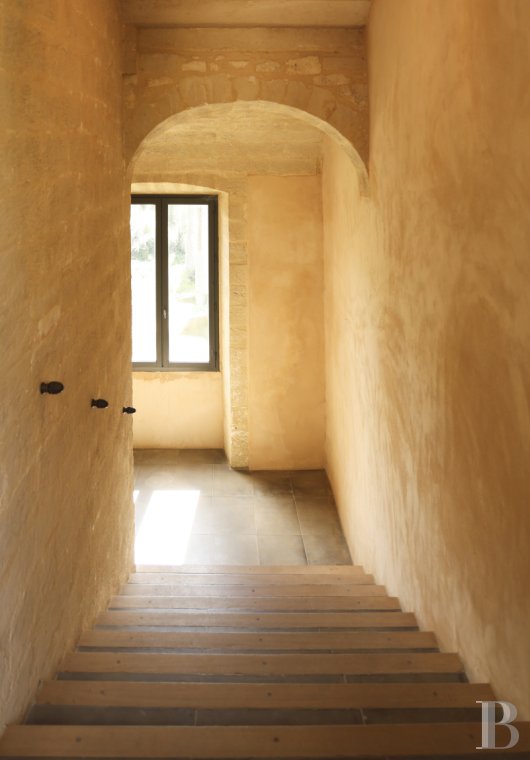 Dans le Gard, au nord de Nîmes, un ancien prieuré du 12e siècle dominant le Gardon - photo  n°11